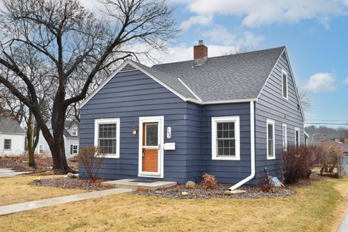 768 S 2nd Ave, West Bend, WI, 53095-4016 | Card Image