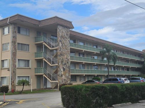 302-300 Village Green Circle S, Palm Springs, FL, 33461 | Card Image