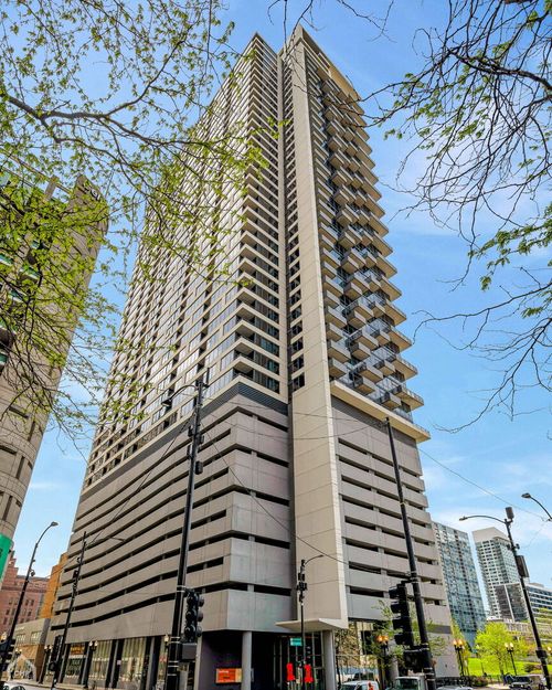 4501-235 W Van Buren Street Ne, Chicago, IL, 60607 | Card Image