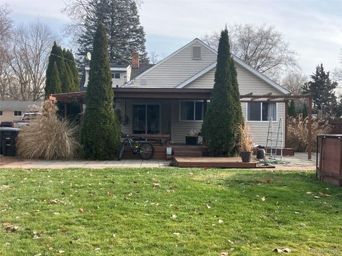 19305 Weyher St, Livonia, MI, 48152-2077 | Card Image