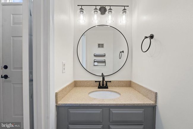 6804 Signature Cir, Townhouse with 3 bedrooms, 4 bathrooms and null parking in ALEXANDRIA VA | Image 7