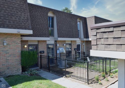 7410 Country Brook Dr, Indianapolis, IN, 46260-3430 | Card Image