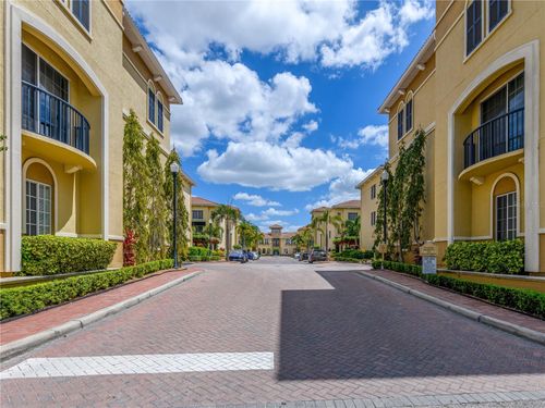 131-131 Grand Beach Place, Tampa, FL, 33609 | Card Image