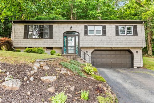 28 Cortina Rd, East Haven, CT, 06513-1302 | Card Image