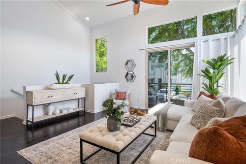 unit-101-5547 Strand, Hawthorne, CA, 90250-1081 | Card Image