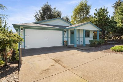 350 Ne Harbor View Pl, House other with 3 bedrooms, 2 bathrooms and null parking in Depoe Bay OR | Image 2