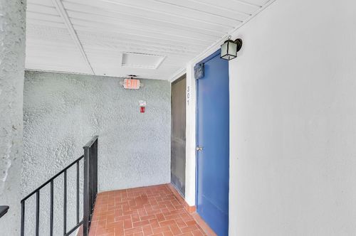 301-4290 Deste Ct, Lake Worth, FL, 33467-4312 | Card Image