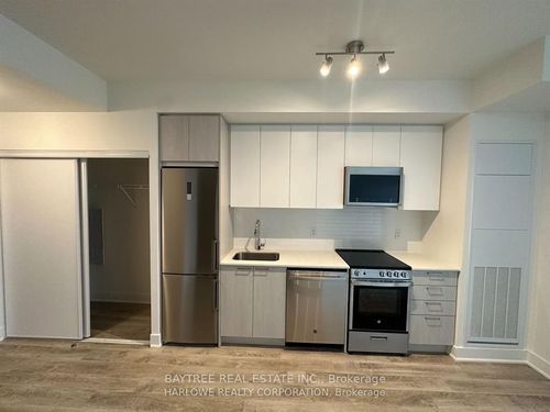 313-185 Deerfield Rd, Newmarket, ON, L3Y0G7 | Card Image