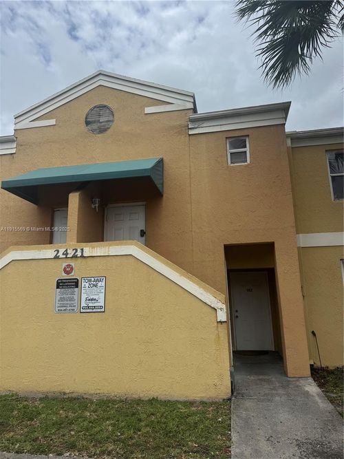 apt-202-2421 Nw 56th Ave, Lauderhill, FL, 33313-3041 | Card Image