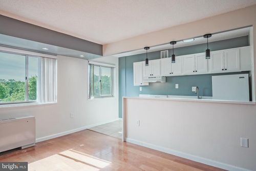 912-2500 N Van Dorn St, ALEXANDRIA, VA, 22302-1606 | Card Image