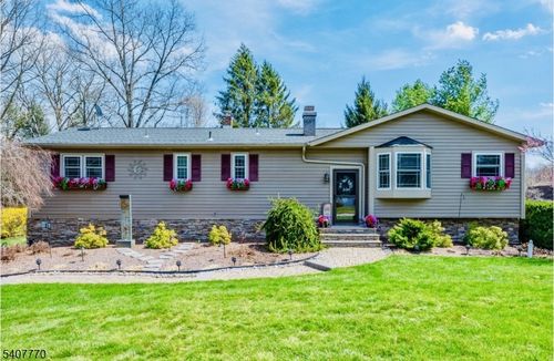 3 Birchwood Dr, Stockholm, NJ, 07460-1505 | Card Image