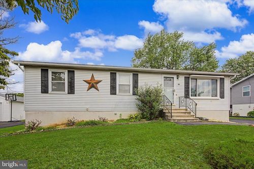 27 Maywood Ave, READING, PA, 19608-9756 | Card Image