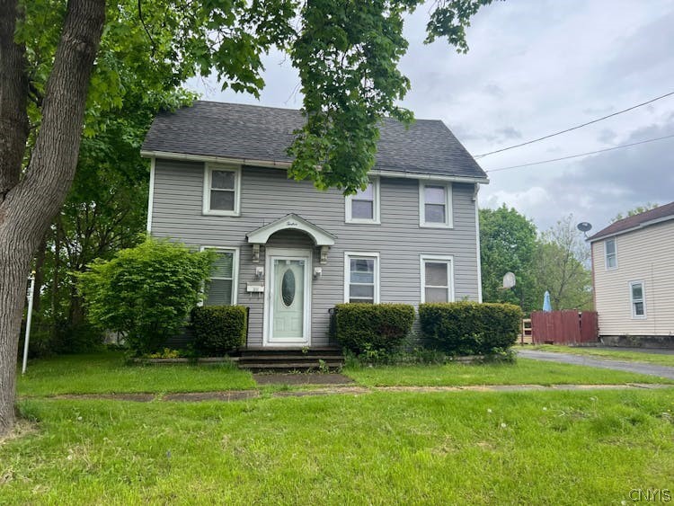Brainard St, Whitesboro, NY 13492