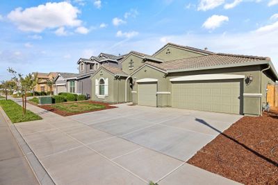 1210 Ridge Creek Estates Way, House other with 2 bedrooms, 2 bathrooms and null parking in Dinuba CA | Image 3