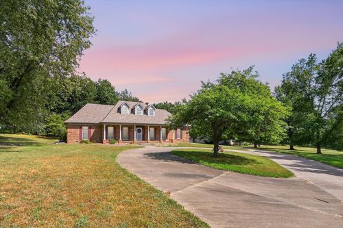 2065 E Thornridge Circle, Bolivar, MO, 65613 | Card Image