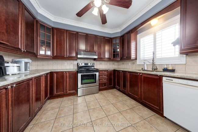 19 Wadena Crt, House other with 8 bedrooms, 7 bathrooms and 4 parking in Scarborough ON | Image 10