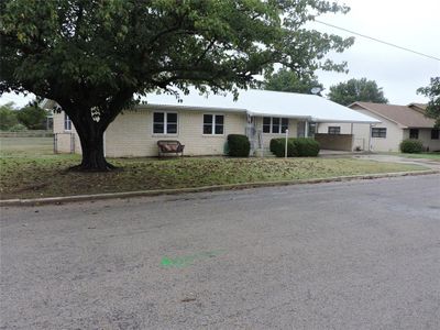 1701 N Trent Street N, House other with 3 bedrooms, 2 bathrooms and null parking in Goldthwaite TX | Image 1