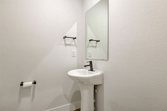 Half bathroom | Image 36