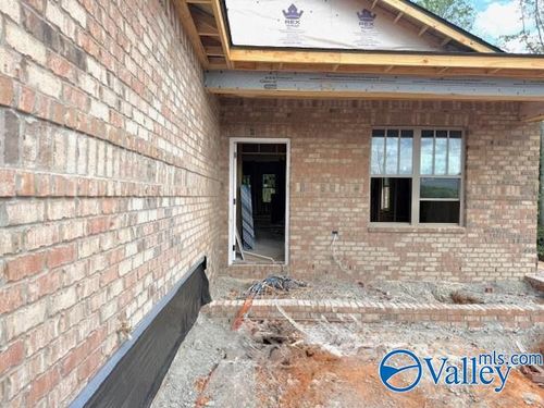 6562 Oak Meadows Dr, Owens Cross Roads, AL, 35763-4817 | Card Image
