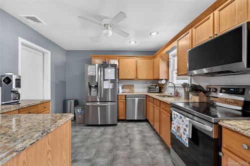 29 Rush St, Port Jefferson Station, NY, 11776-4017 | Card Image