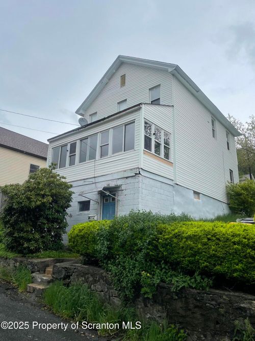 841 Hill St, Archbald, PA, 18403-2113 | Card Image