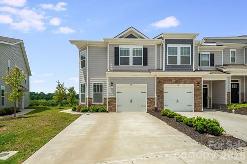 124 Creekview Rd, Hendersonville, NC, 28792-0676 | Card Image