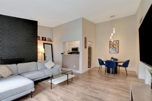 10h-2001 Bering Dr, Houston, TX, 77057-3763 | Card Image