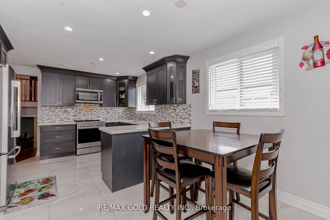 298 Royal Salisbury Way, House attached with 6 bedrooms, 3 bathrooms and 3 parking in Brampton ON | Image 11