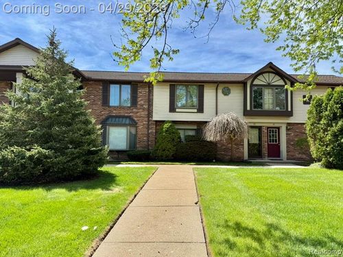 42-2232 London Bridge Dr, Rochester Hills, MI, 48307-4257 | Card Image