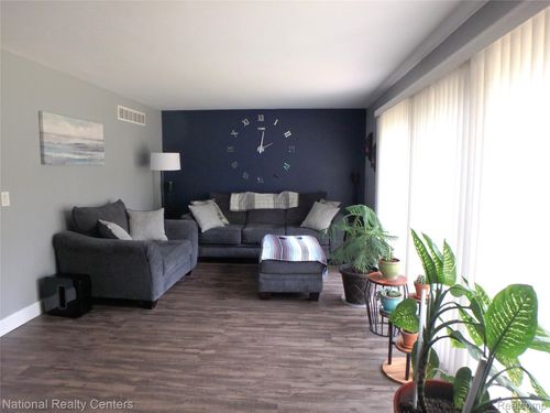 5883 Windward Ct, Clarkston, MI, 48346-2776 | Card Image