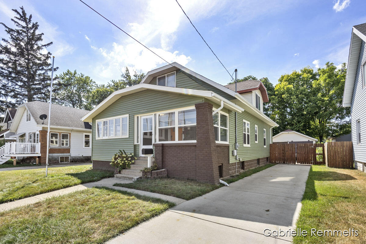 Beverly Ave, Wyoming, MI 49519