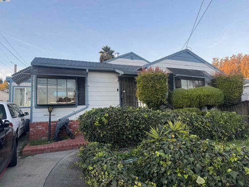 2735 Truman Ave, Oakland, CA, 94605-4844 | Card Image