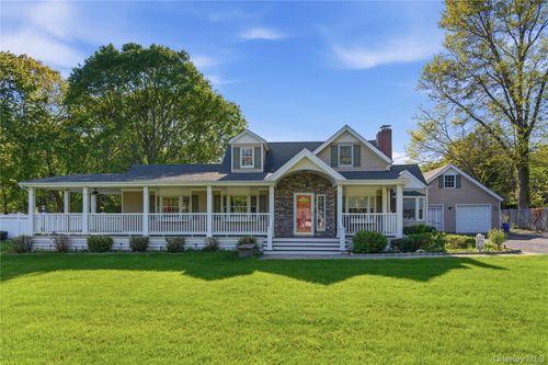 137 Wells Rd, Northport, NY, 11768-3451 | Card Image