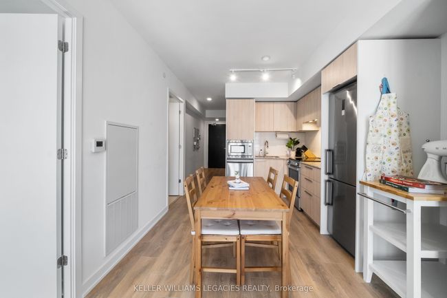 1211 - 501 Yonge St, Condo with 2 bedrooms, 1 bathrooms and null parking in Toronto ON | Image 8