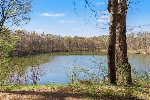 8815 Milford Rd, Holly, MI, 48442-8543 | Card Image