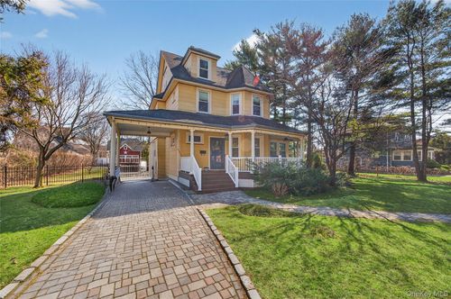 121 Morris Ave, Rockville Centre, NY, 11570-4232 | Card Image