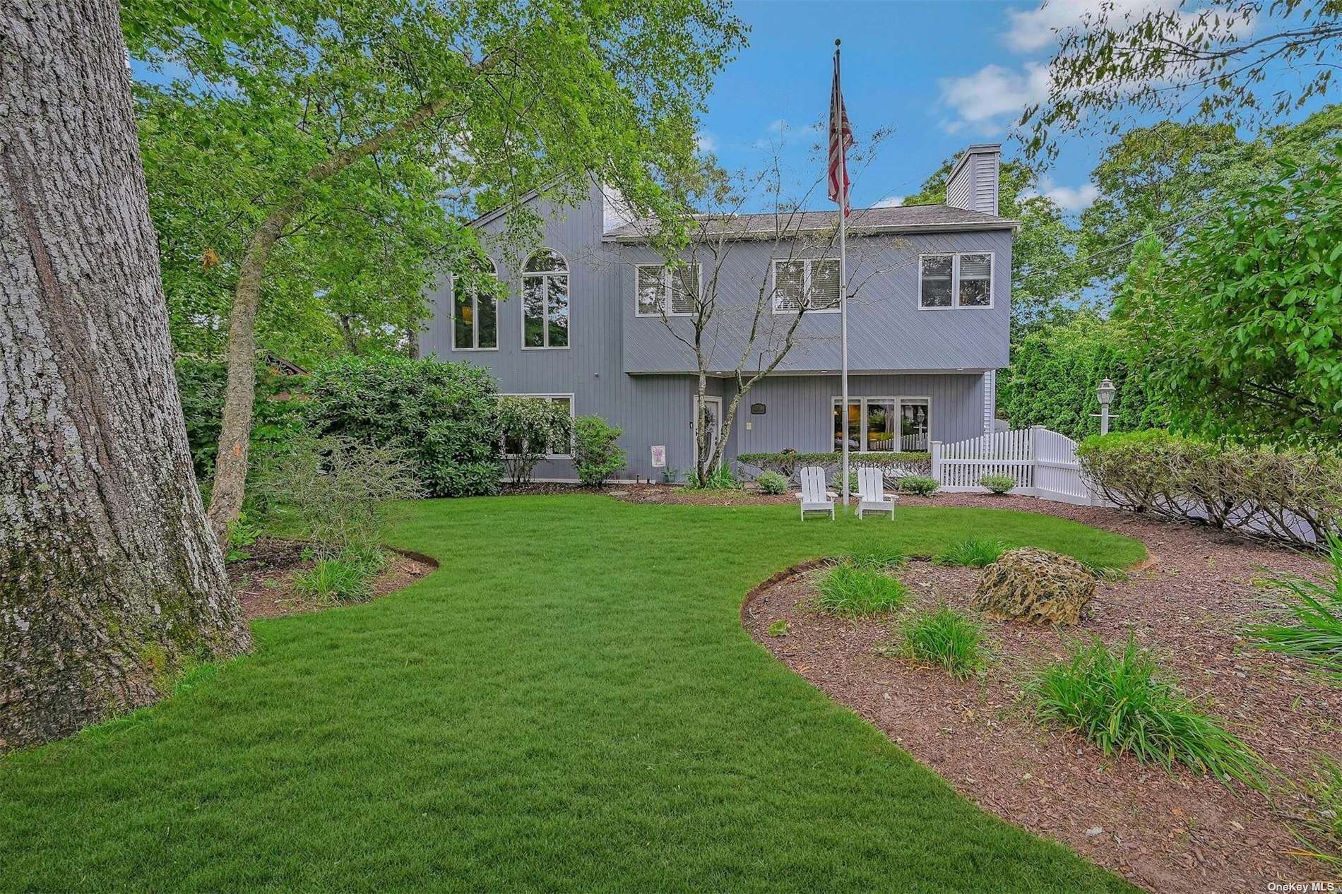 Holiday Blvd, Center Moriches, NY 11934