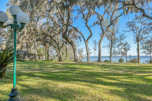 105 Union Ave, Crescent City, FL, 32112-3945 | Card Image