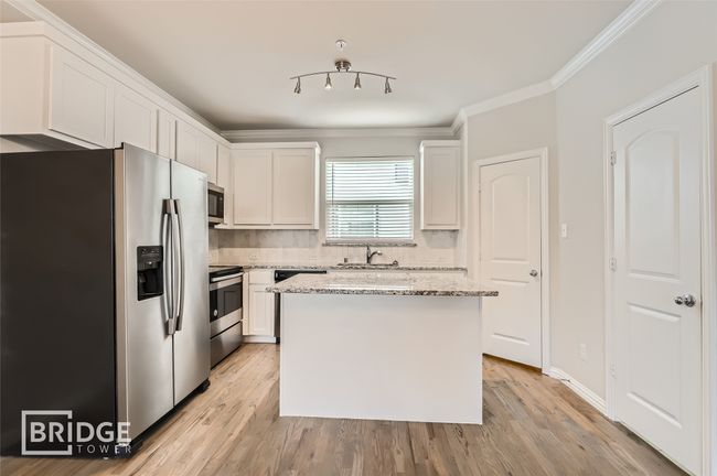 UNIT-11 - 301 E Lamar St, Townhouse with 2 bedrooms, 2 bathrooms and null parking in Mckinney TX | Image 7