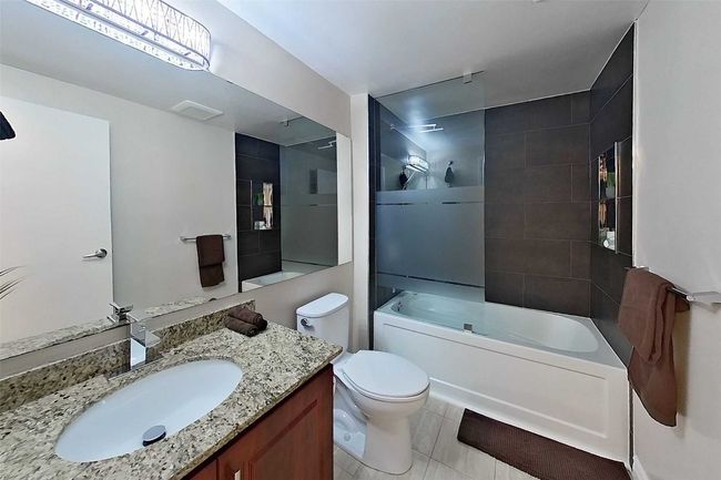 101 - 81 Hansen Rd N, Condo with 3 bedrooms, 1 bathrooms and 1 parking in Brampton ON | Image 9
