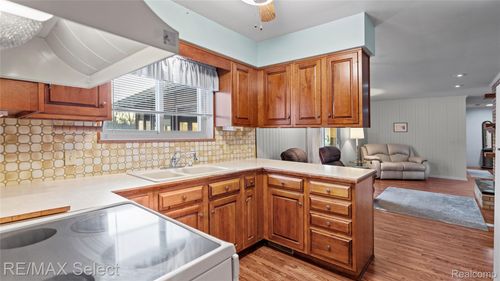 1504 Sun Terrace Dr, Flint, MI, 48532-2243 | Card Image