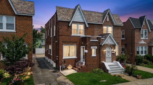 9431 239th St, Floral Park, NY, 11001-3824 | Card Image