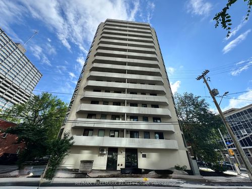 704-200 Bay St, Ottawa, ON, K1R7W8 | Card Image