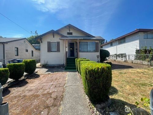 5517 33rd Ave S, Seattle, WA, 98118-2207 | Card Image