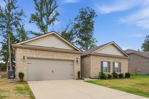 2333 Hyacinth Ln, Hernando, MS, 38632-1094 | Card Image