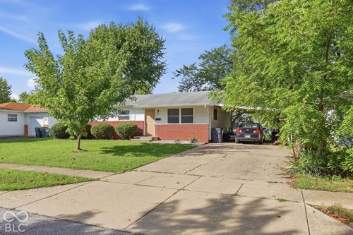 7 Crestview Dr, Greenwood, IN, 46143-1145 | Card Image