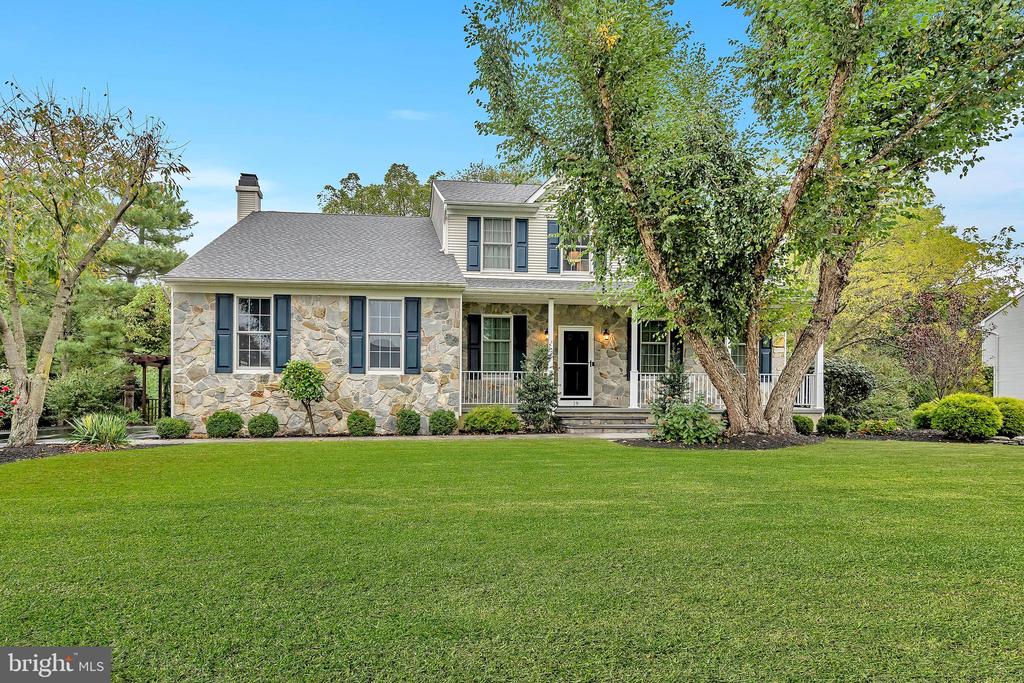 Branford Dr, Robbinsville, NJ 08691
