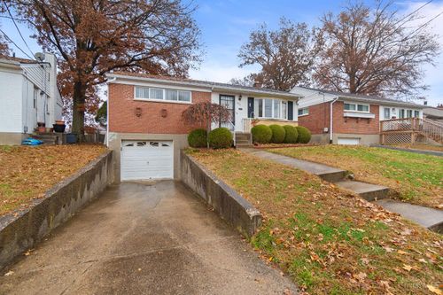 1052 Vacationland Dr, Cincinnati, OH, 45231 | Card Image