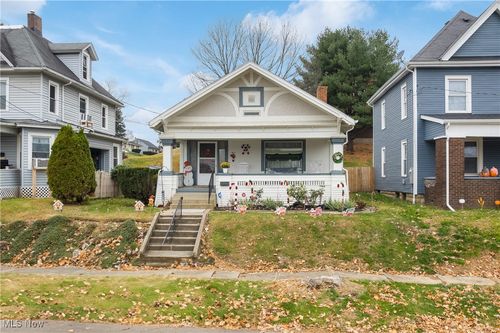 827 9th St Sw, Massillon, OH, 44647-7764 | Card Image