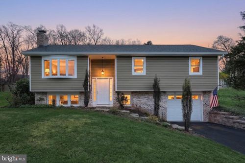 100 Bunker Hill Rd, New Cumberland, PA, 17070-2533 | Card Image